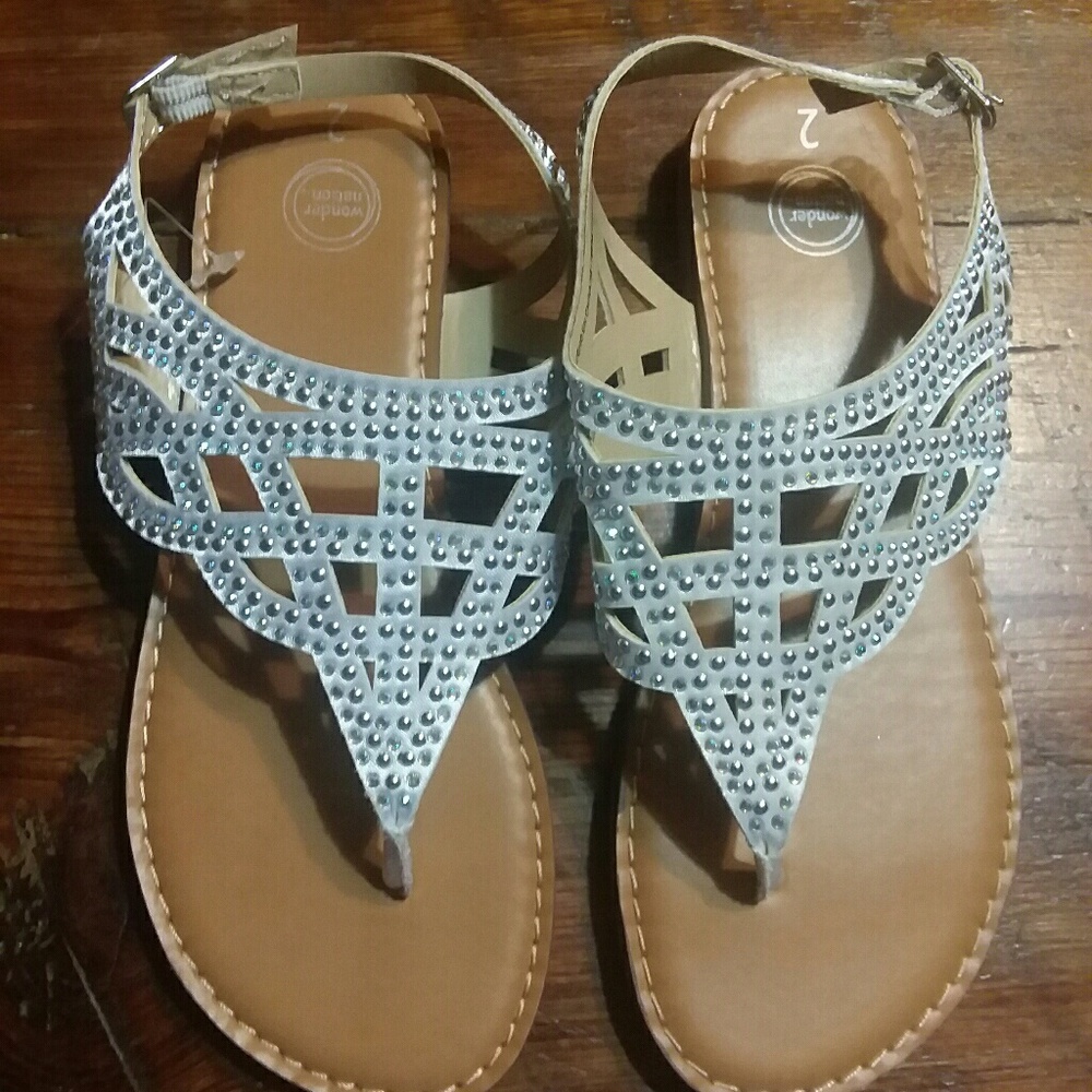 🎀Never worn size 2 sandals🎀